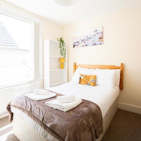 4 Bed Rooms 5 Double Beds Holidays House Near Train Station Plymouth Exterior photo