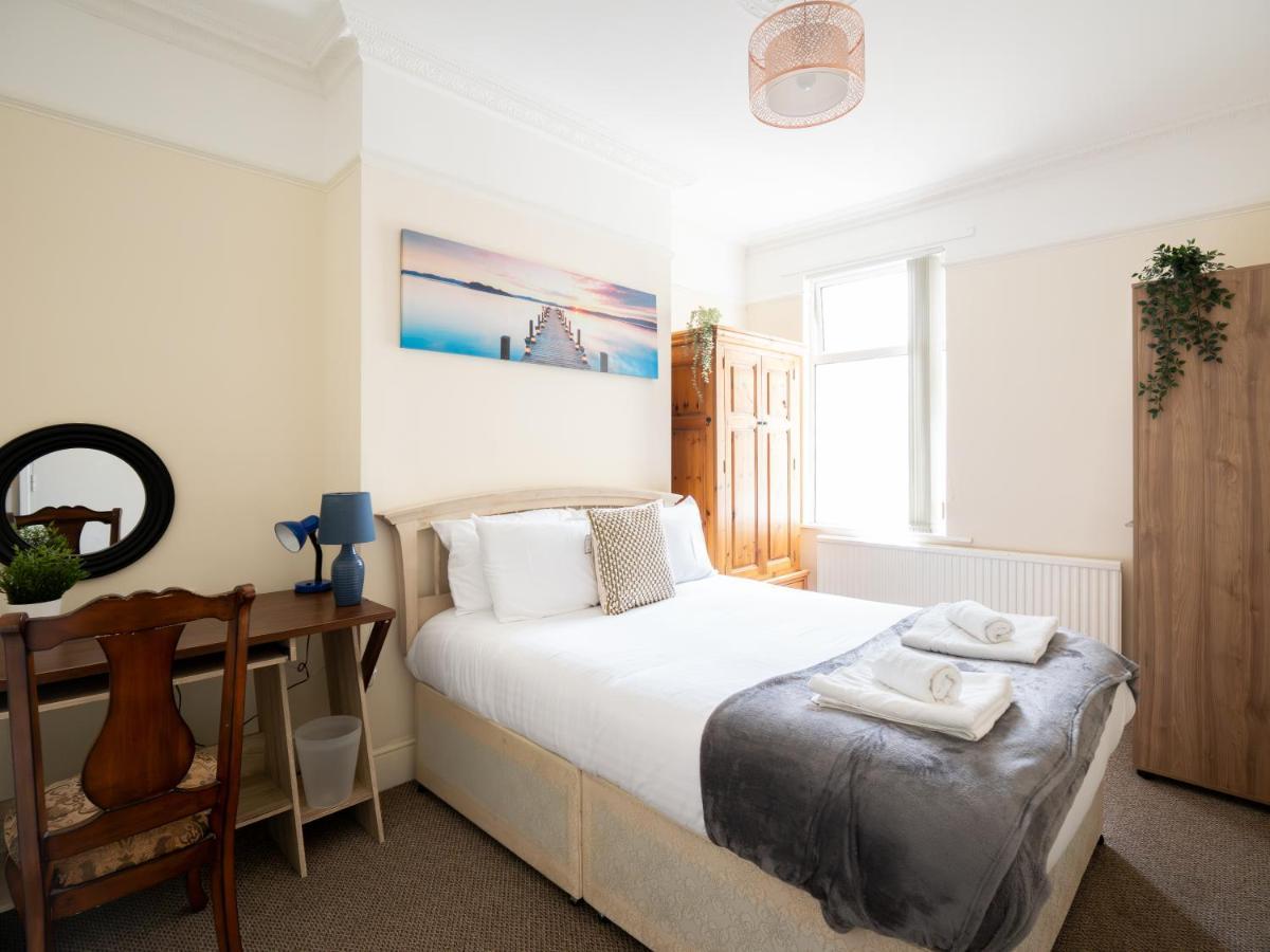 4 Bed Rooms 5 Double Beds Holidays House Near Train Station Plymouth Exterior photo